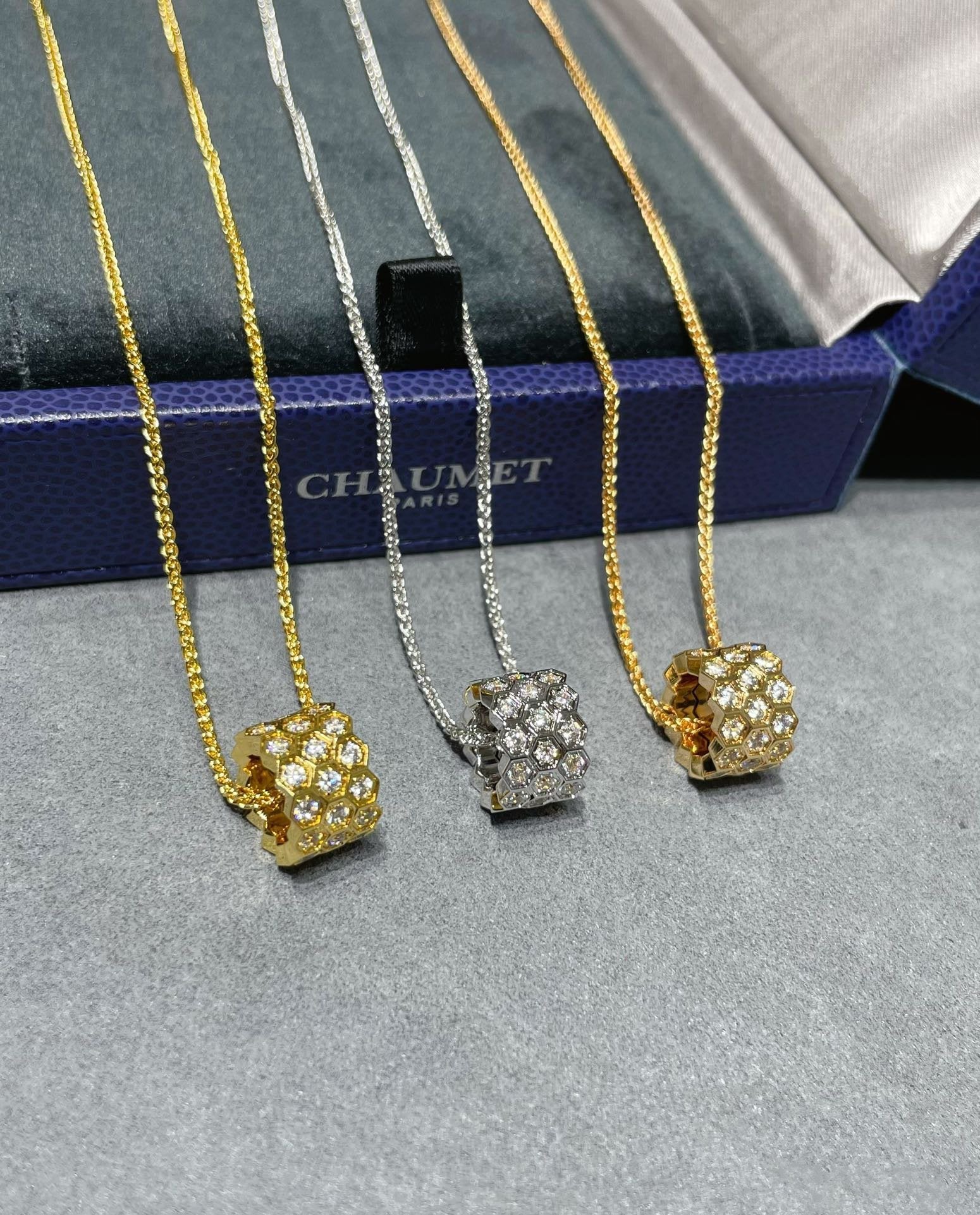[Marin]BEE LOVE DIAMOND PAVED 3 ROW NECKLACE