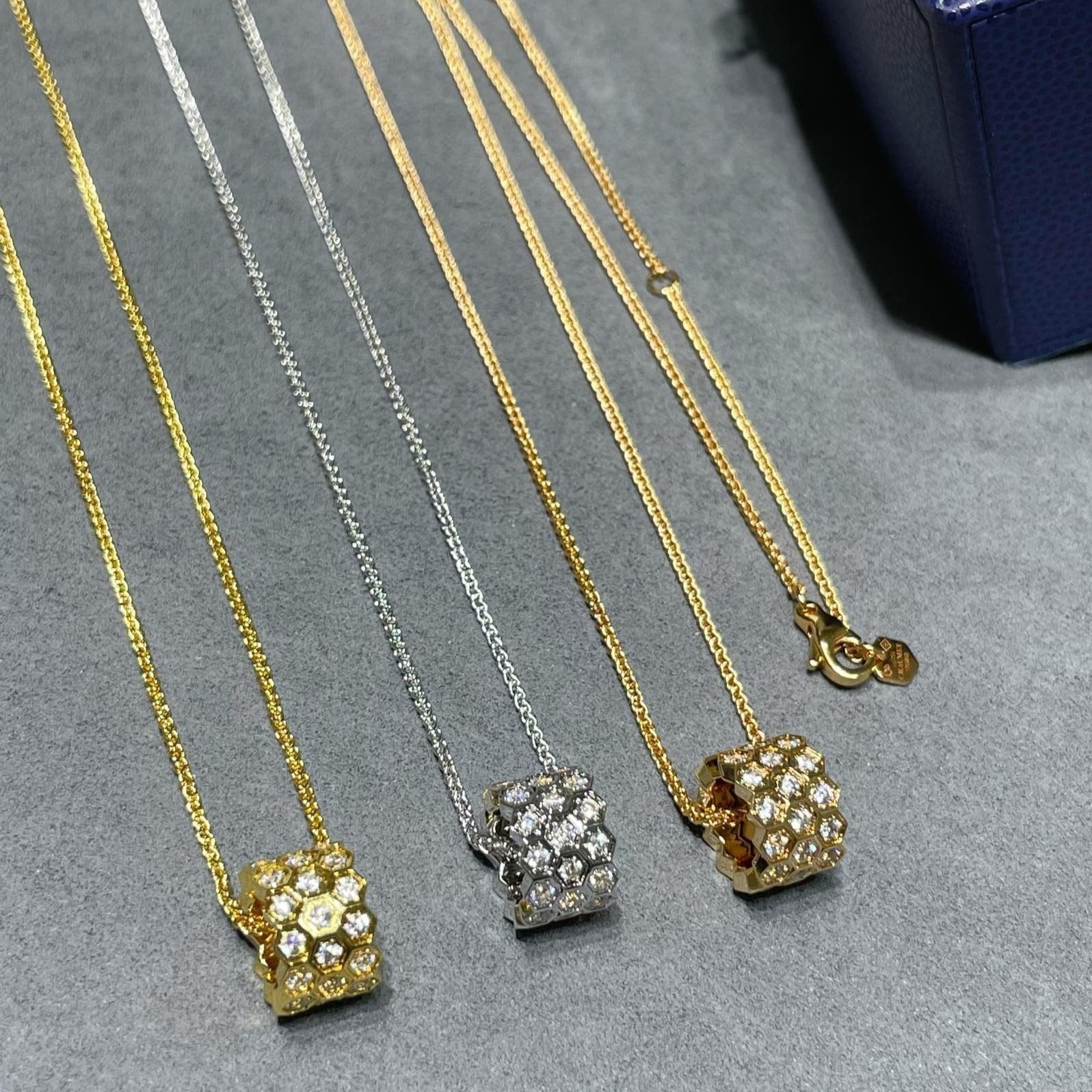 [Marin]BEE LOVE DIAMOND PAVED 3 ROW NECKLACE