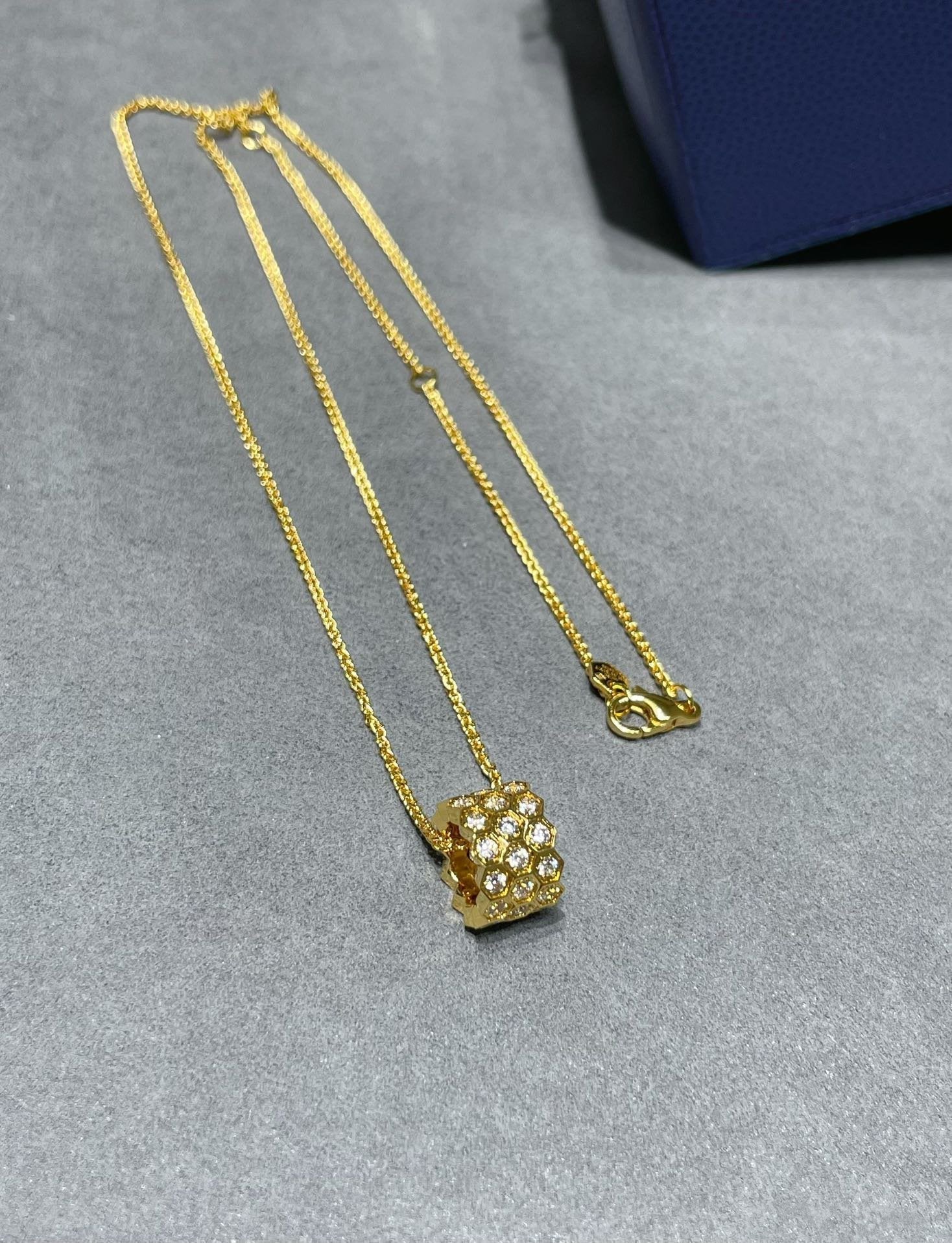 [Marin]BEE LOVE DIAMOND PAVED 3 ROW NECKLACE