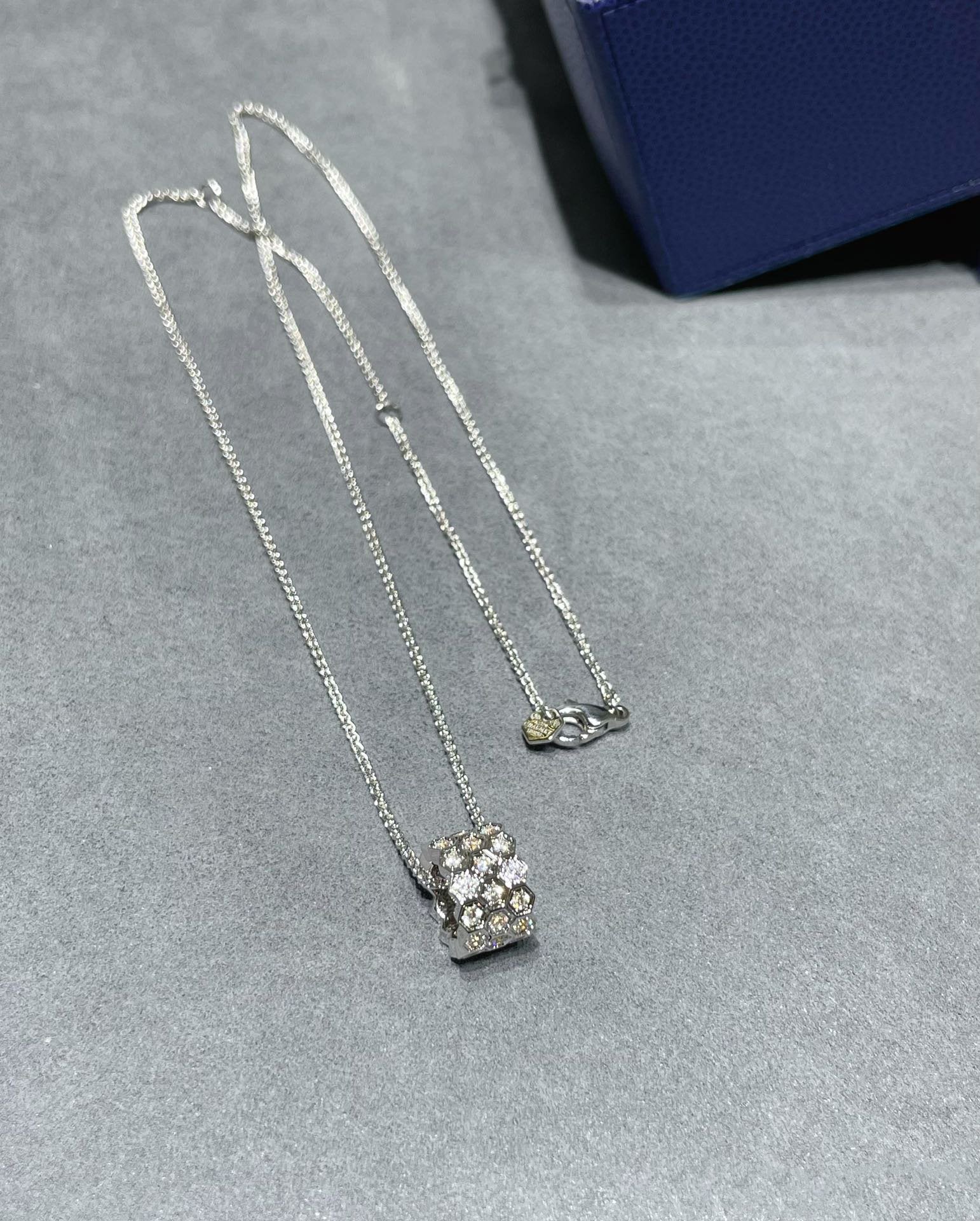 [Marin]BEE LOVE DIAMOND PAVED 3 ROW NECKLACE