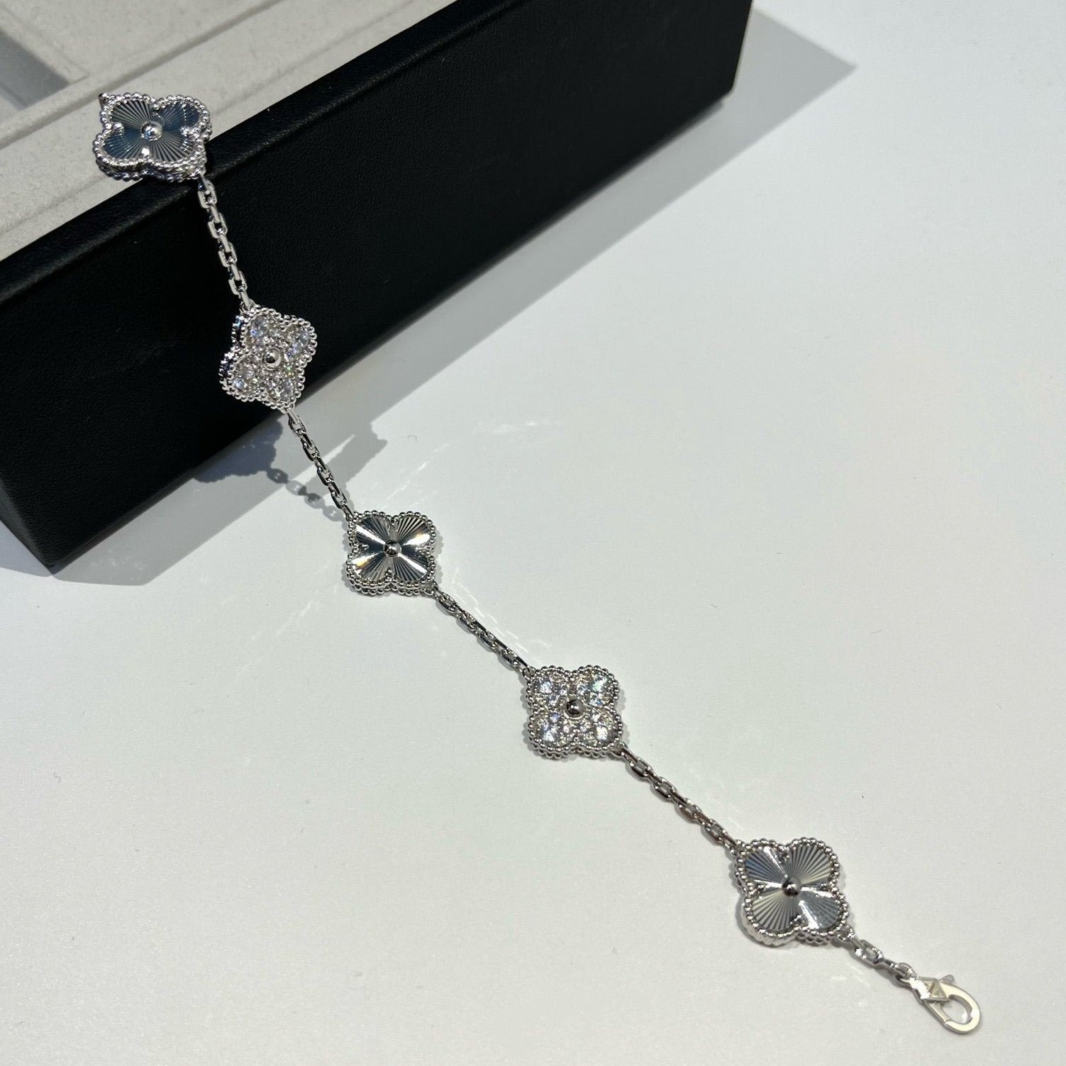 [⭐Shinejoy] CLOVER 5 MOTIF LASER BRACELET COLLECTION