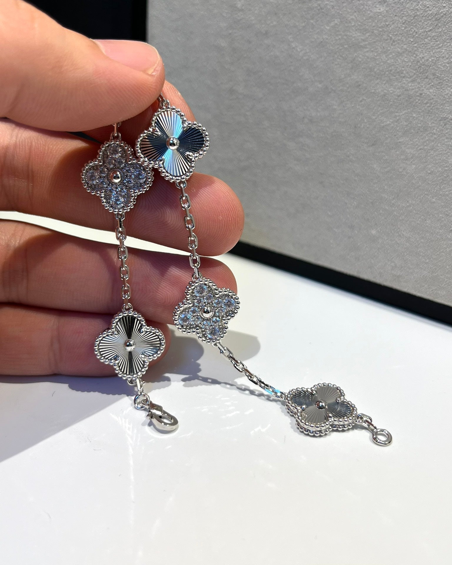 [⭐Shinejoy] CLOVER 5 MOTIF LASER BRACELET COLLECTION