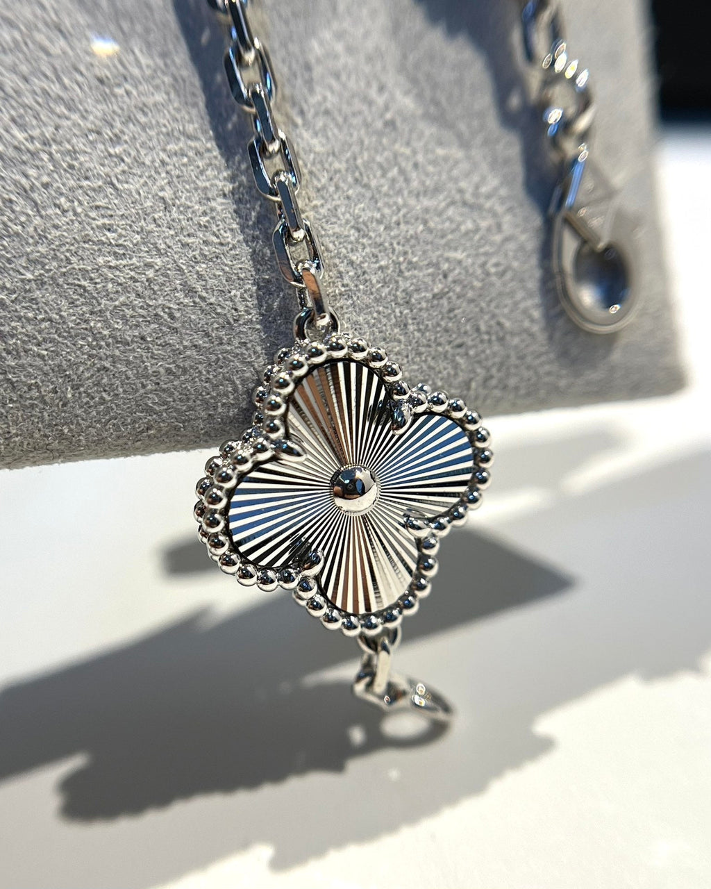 [⭐Shinejoy] CLOVER 5 MOTIF LASER BRACELET COLLECTION