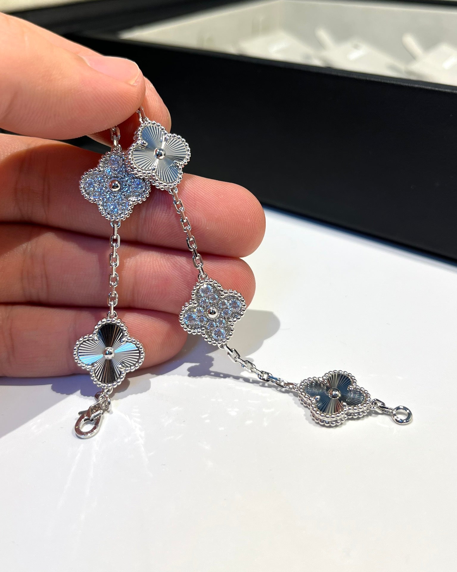[⭐Shinejoy] CLOVER 5 MOTIF LASER BRACELET COLLECTION