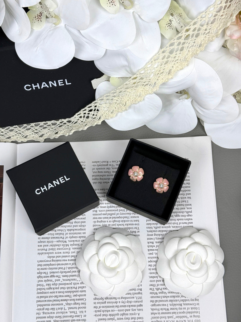 [Marin]26C Pink Camellia Pearl Enamel Stud Earrings