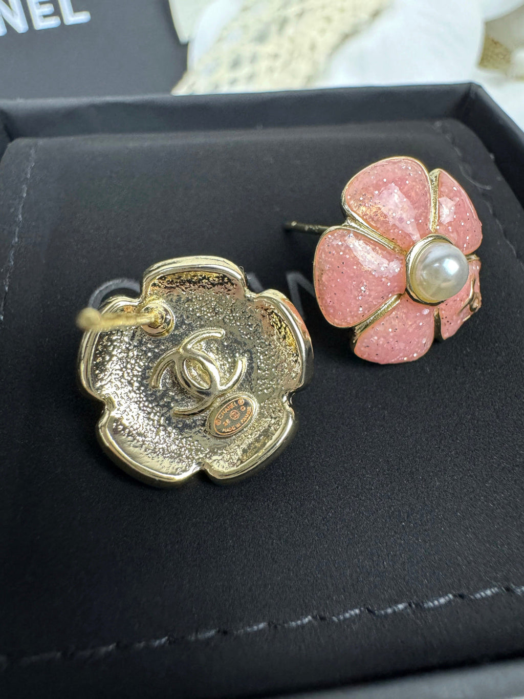 [Marin]26C Pink Camellia Pearl Enamel Stud Earrings