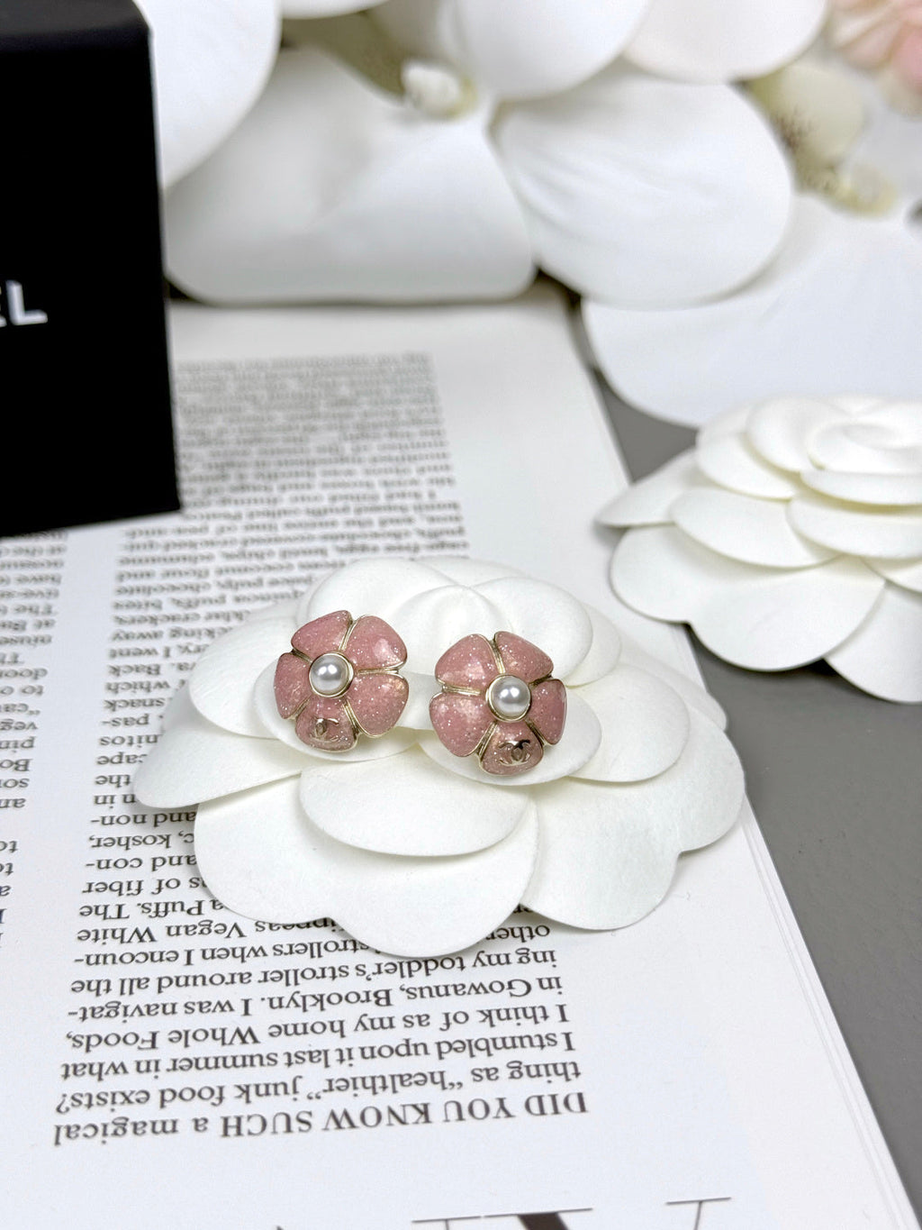 [Marin]26C Pink Camellia Pearl Enamel Stud Earrings