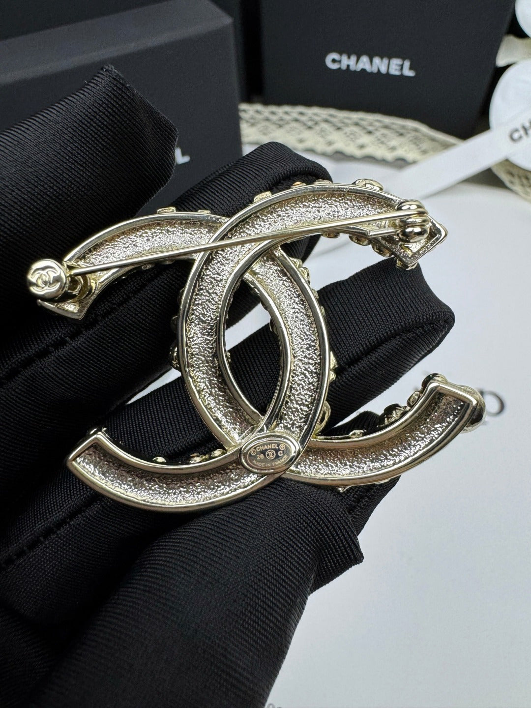 [Marin]26C Pink-White Enamel Ice Cream Cone Double C Brooch