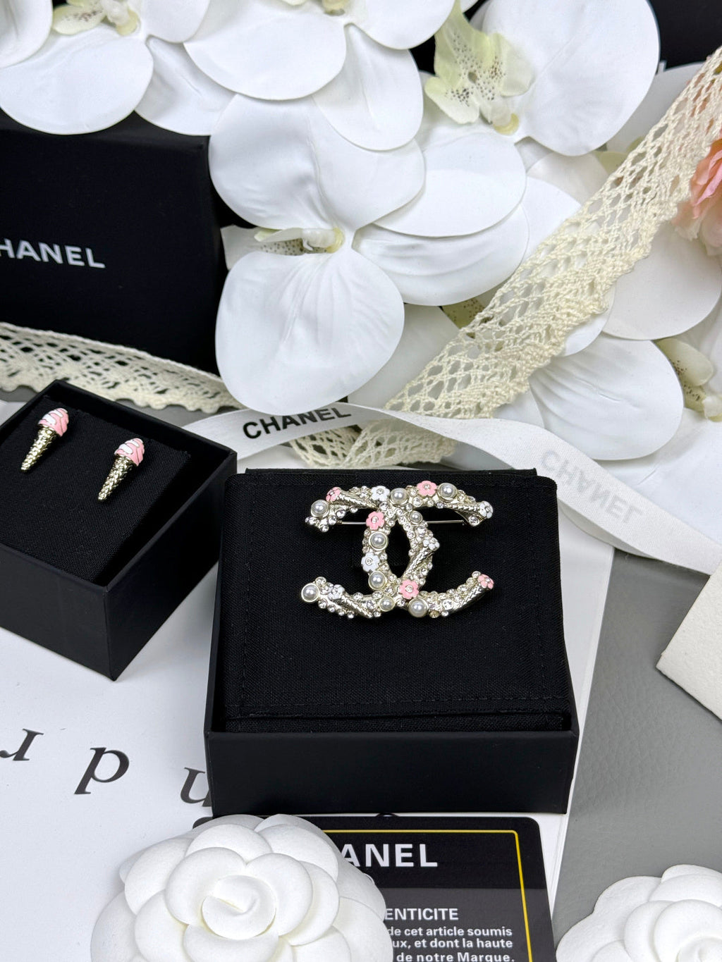 [Marin]26C Pink-White Enamel Ice Cream Cone Double C Brooch