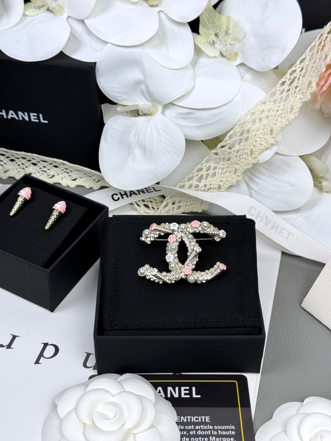 [Marin]26C Pink-White Enamel Ice Cream Cone Double C Brooch