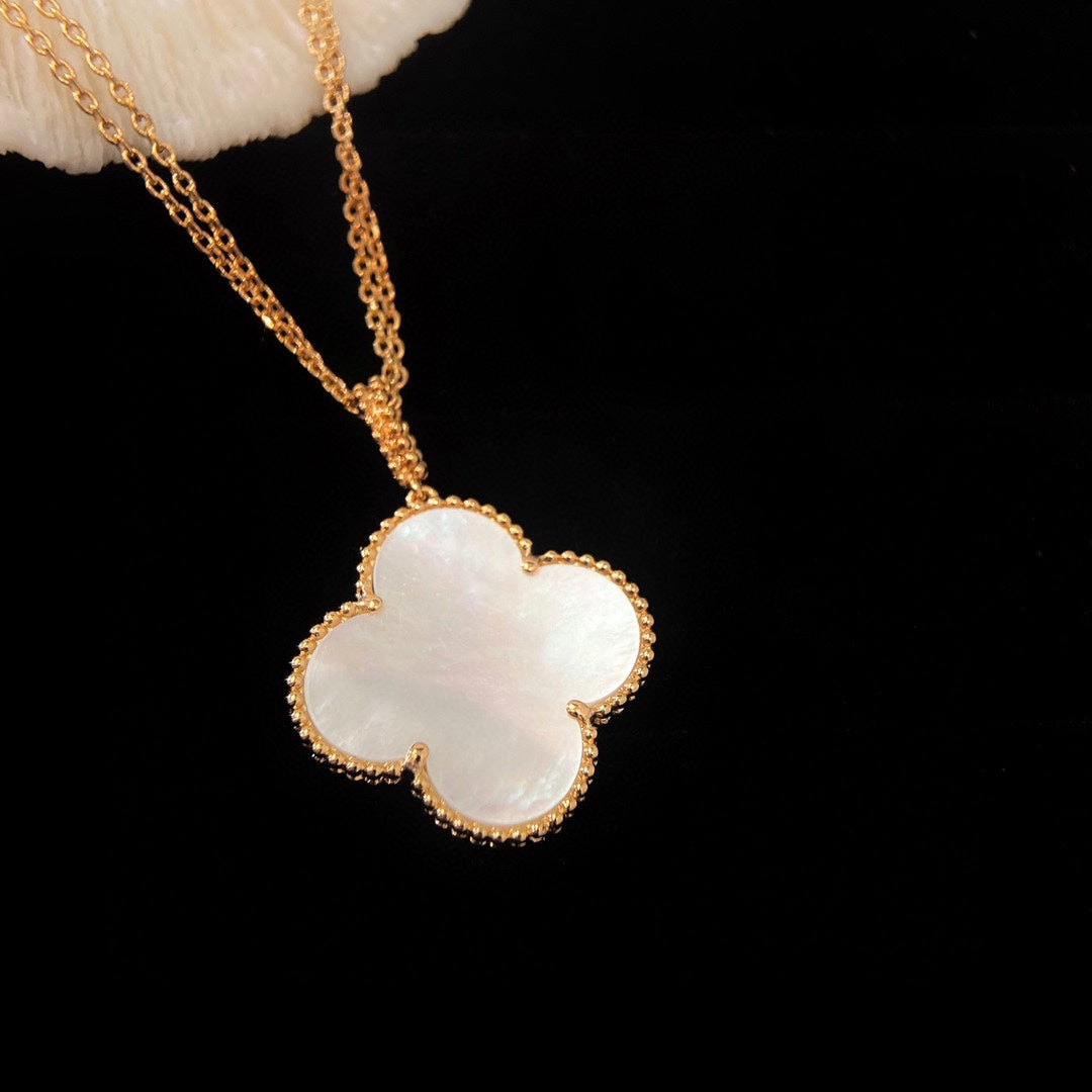 [Marin]CLOVER 25MM MOP LARGE PENDANT NECKLACE