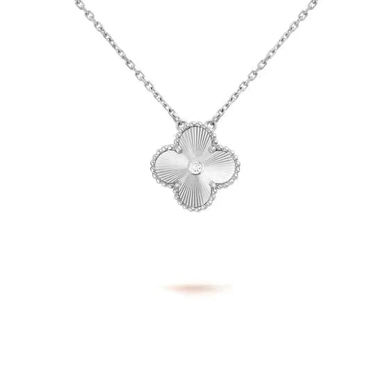 [Marin]CLOVER  15MM DIAMOND LASER NECKLACE SILVER