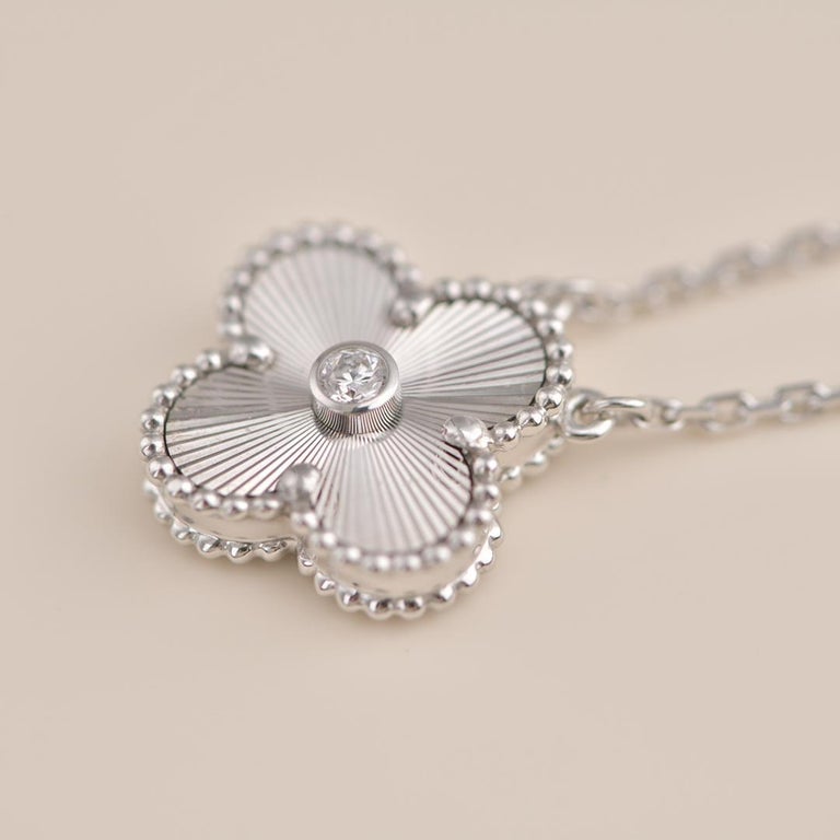 [Marin]CLOVER  15MM DIAMOND LASER NECKLACE SILVER