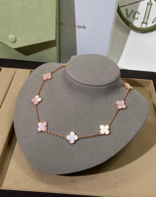 [Marin Jewellery] Pink Necklace with Ten Clover Designs