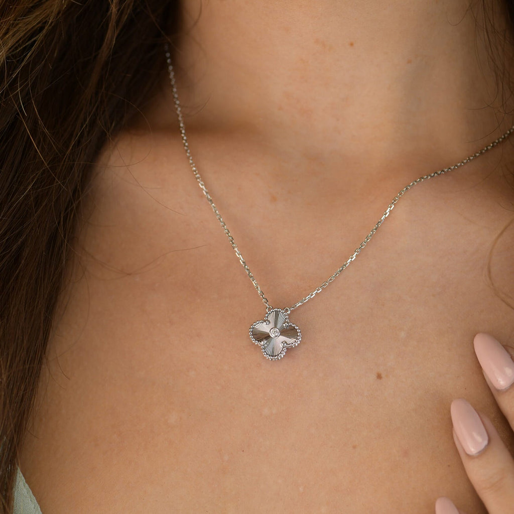 [Marin]CLOVER  15MM DIAMOND LASER NECKLACE SILVER
