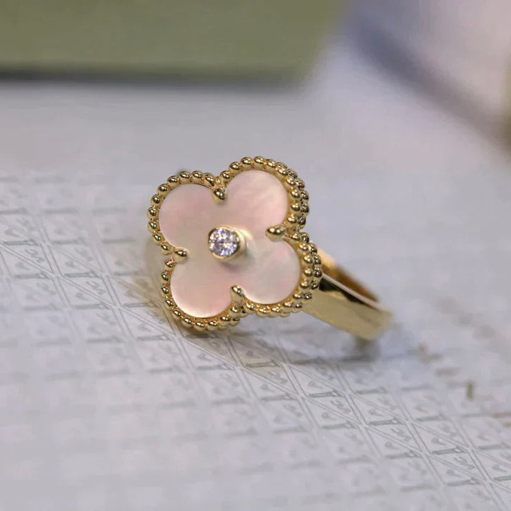 [Marin]ANNEAU DE SERPILLIÈRE ROSE TRÈFLE EN OR ET DIAMANT