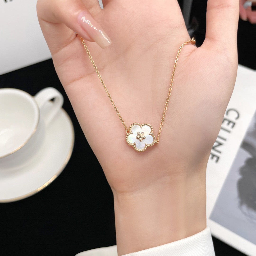 [Marin]LUCKY WHITE MOP PLUM BLOSSOM  BRACELET