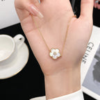 [Marin]BRACELET FLEUR DE PRUNIER EN NACRE BLANCHE PORTE-BONHEUR