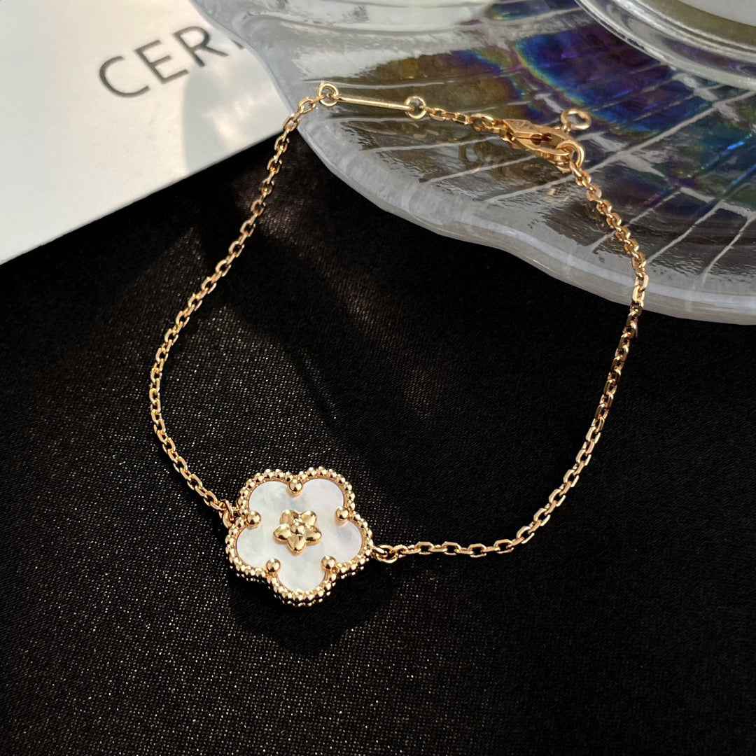 [Marin]LUCKY WHITE MOP PLUM BLOSSOM  BRACELET