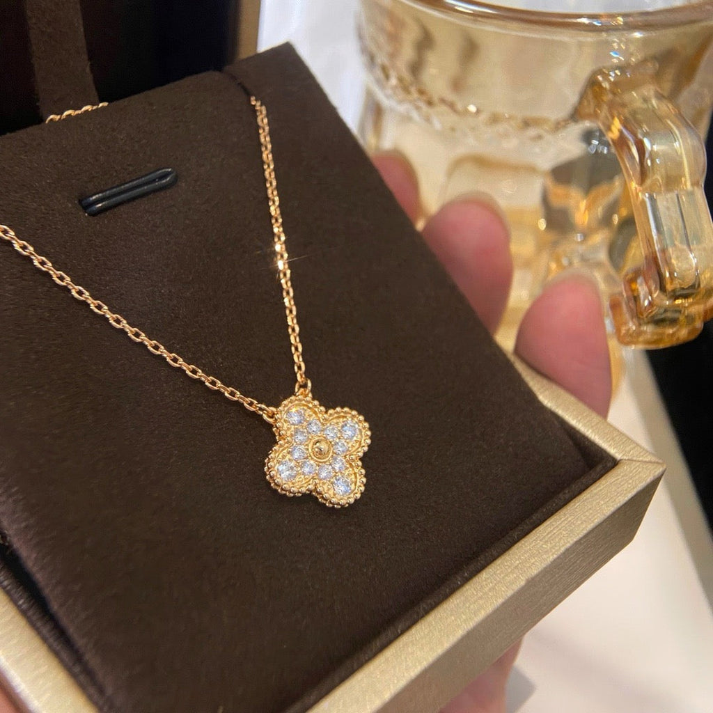 [Marin]CLOVER 15MM DIAMOND SINGLE FLOWER NECKLACE