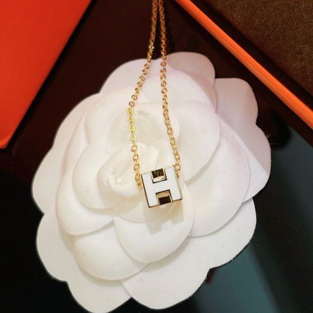 [Marin]H WHITE SQUARE GOLD NECKLACE