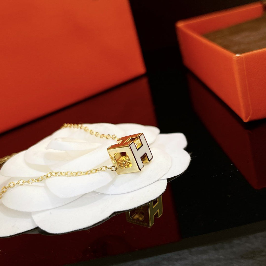 [Marin]H WHITE SQUARE GOLD NECKLACE