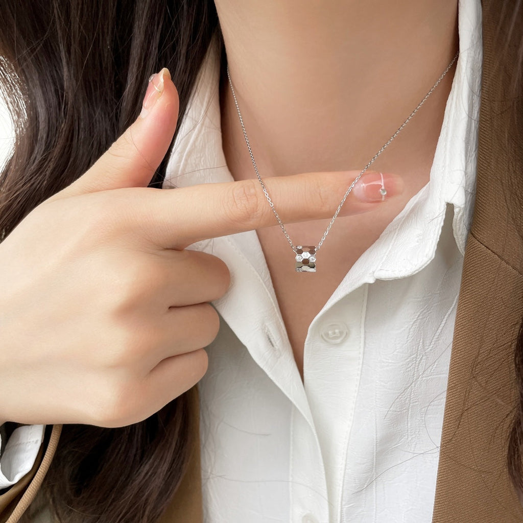 [Marin]BEE MINI PEDANT DIAMOND NECKLACE