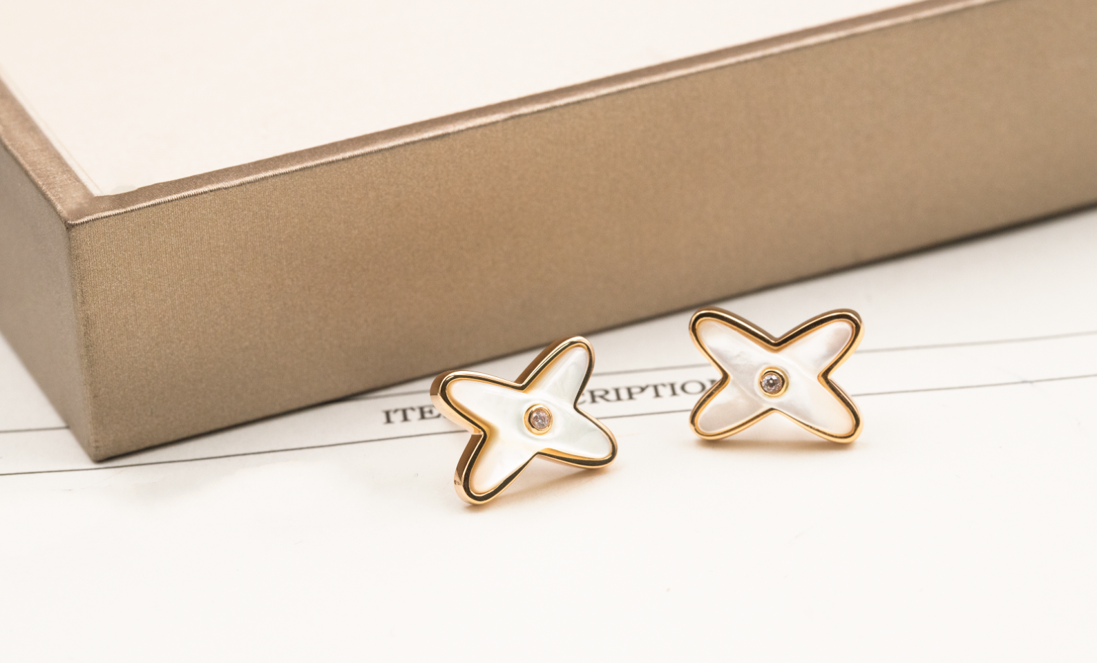 [Marin]JEUX DE WHITE MOP PINK GOLD DIAMOND EARRINGS