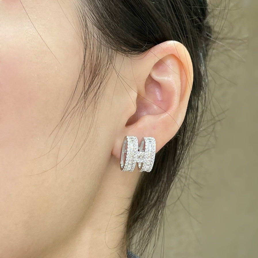 [Marin]H STUD EARRINGS WITH SILVER DIAMONDS