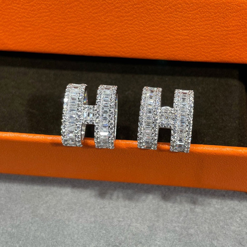 [Marin]H STUD EARRINGS WITH SILVER DIAMONDS