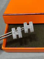 [Marin]H STUD EARRINGS WITH SILVER DIAMONDS