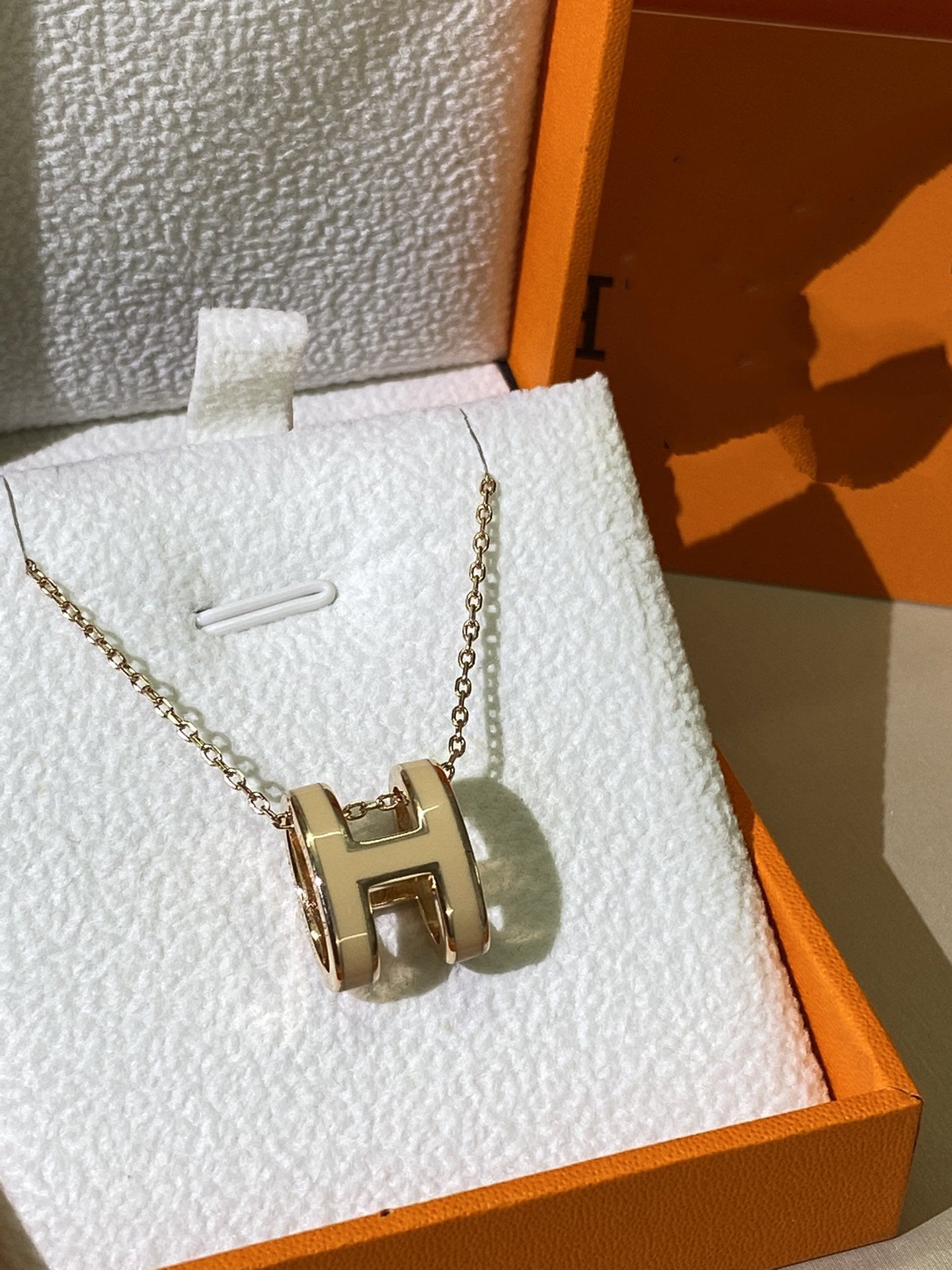 [Marin]COLLIER OR ÉMAIL JAUNE CLIC HM