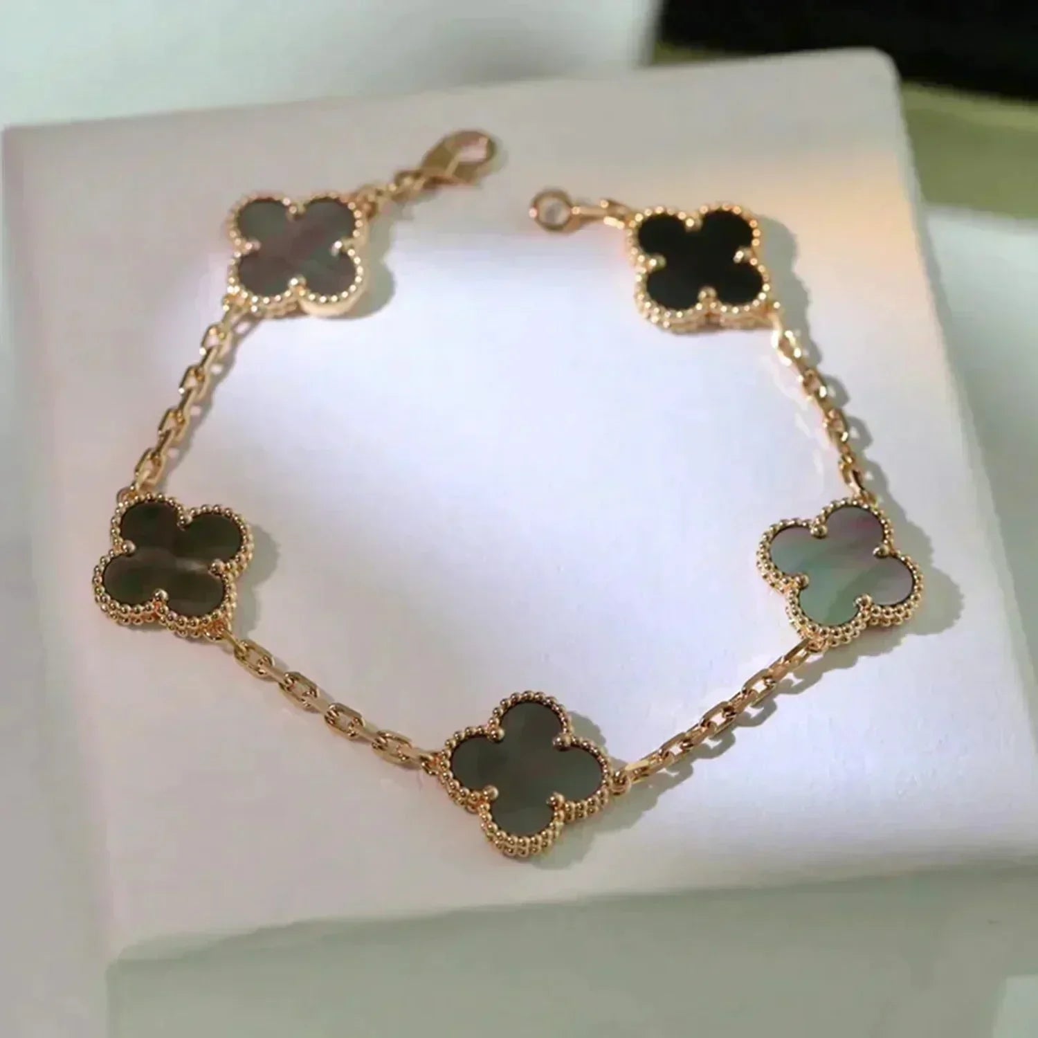[⭐Shinejoy] CLOVER 5 MOTIF GRAY MOP BRACELET COLLECTION