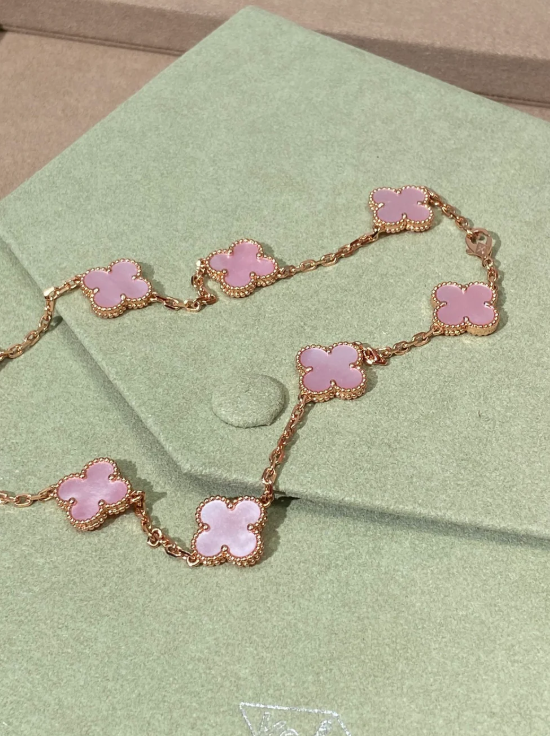 [Marin Jewellery] Pink Necklace with Ten Clover Designs