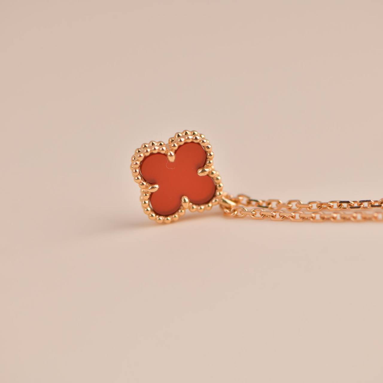 [Marin]CLOVER MINI 9.5MM WHITE CARNELIANS NECKLACE