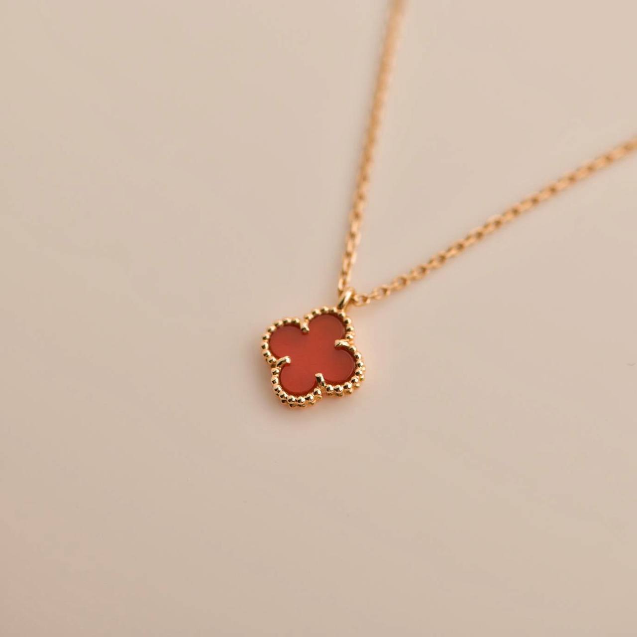[Marin]CLOVER MINI 9.5MM WHITE CARNELIANS NECKLACE
