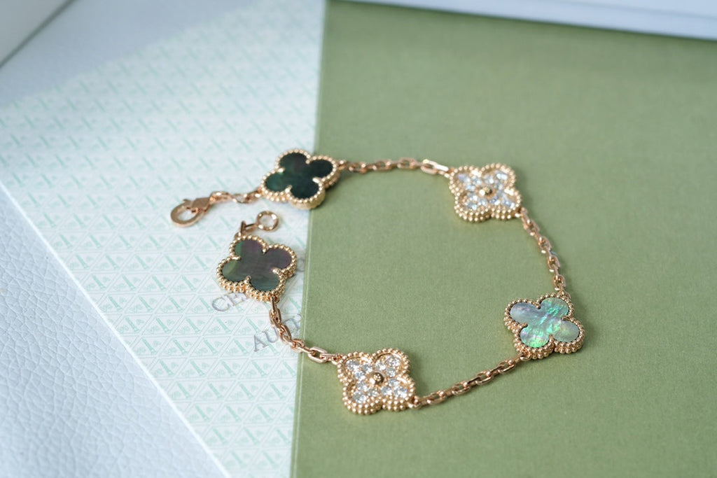 [⭐Shinejoy] CLOVER 5 MOTIF GRAY MOP BRACELET COLLECTION
