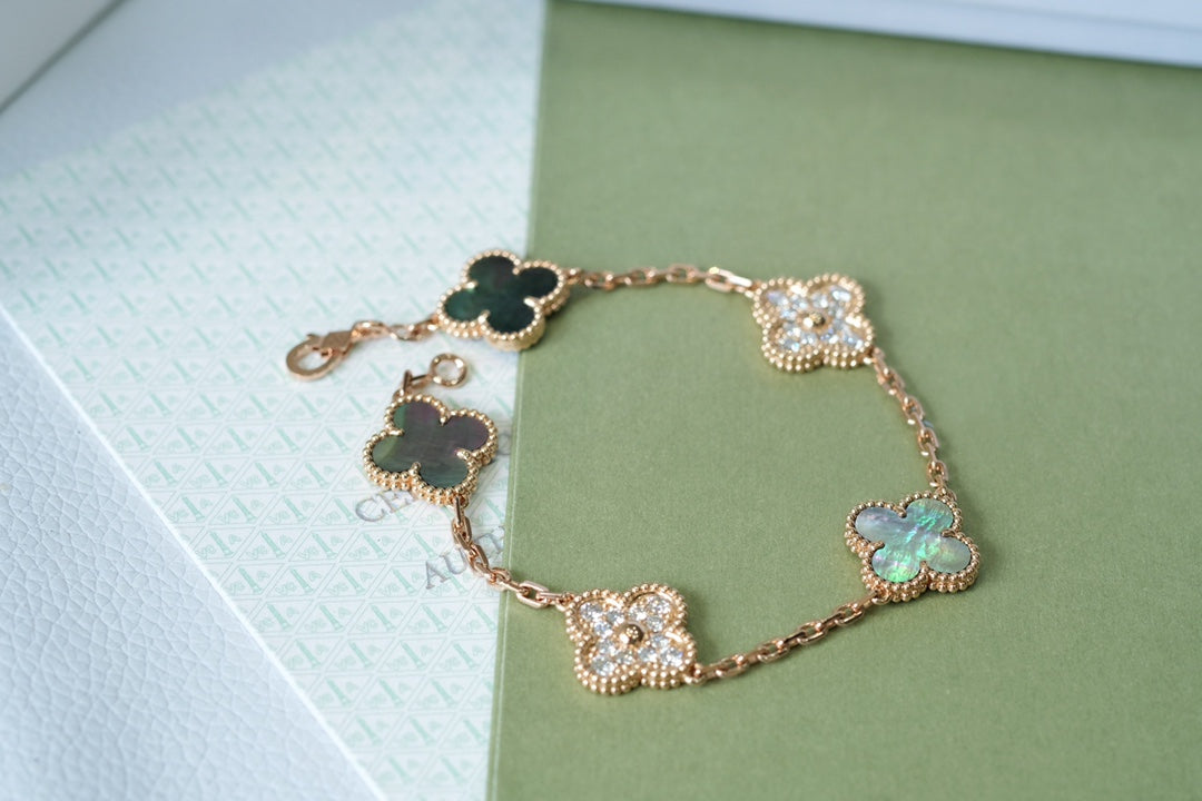 [⭐Shinejoy] CLOVER 5 MOTIF GRAY MOP BRACELET COLLECTION