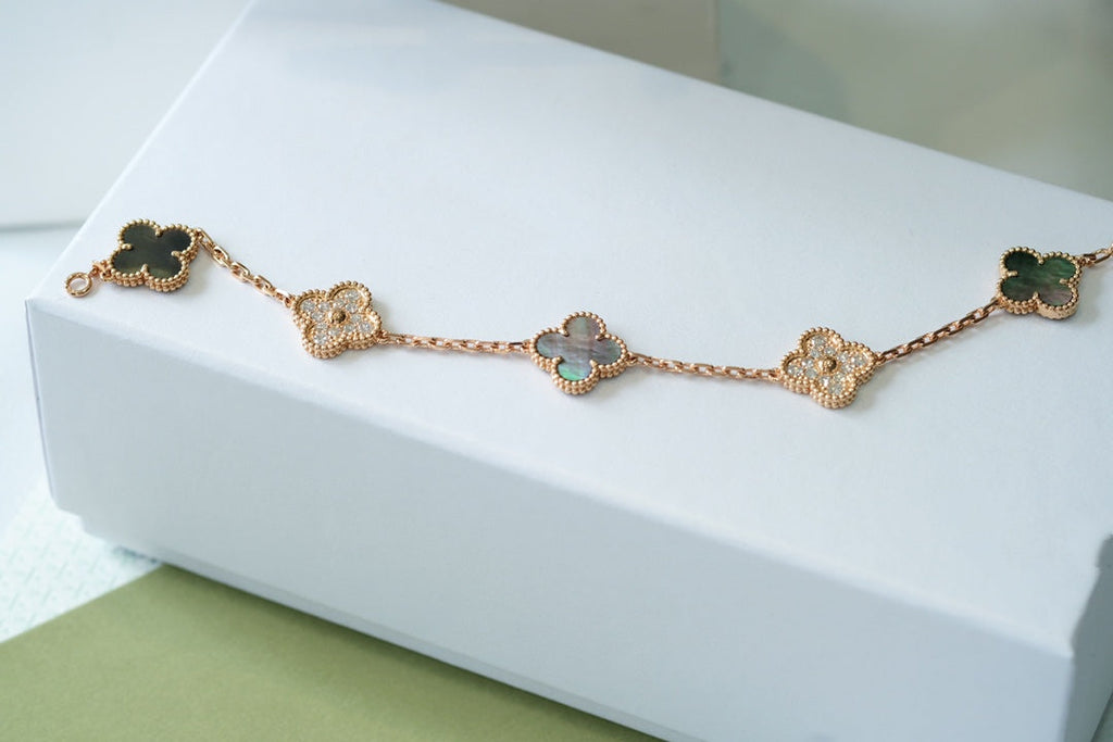 [⭐Shinejoy] CLOVER 5 MOTIF GRAY MOP BRACELET COLLECTION