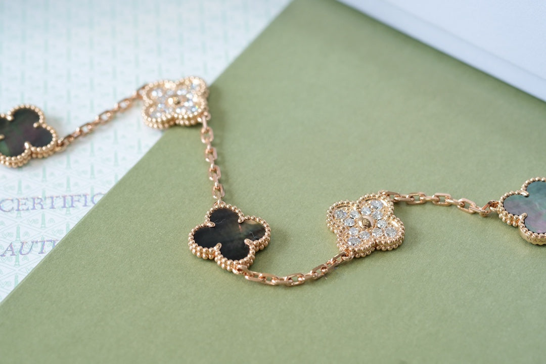 [⭐Shinejoy] CLOVER 5 MOTIF GRAY MOP BRACELET COLLECTION