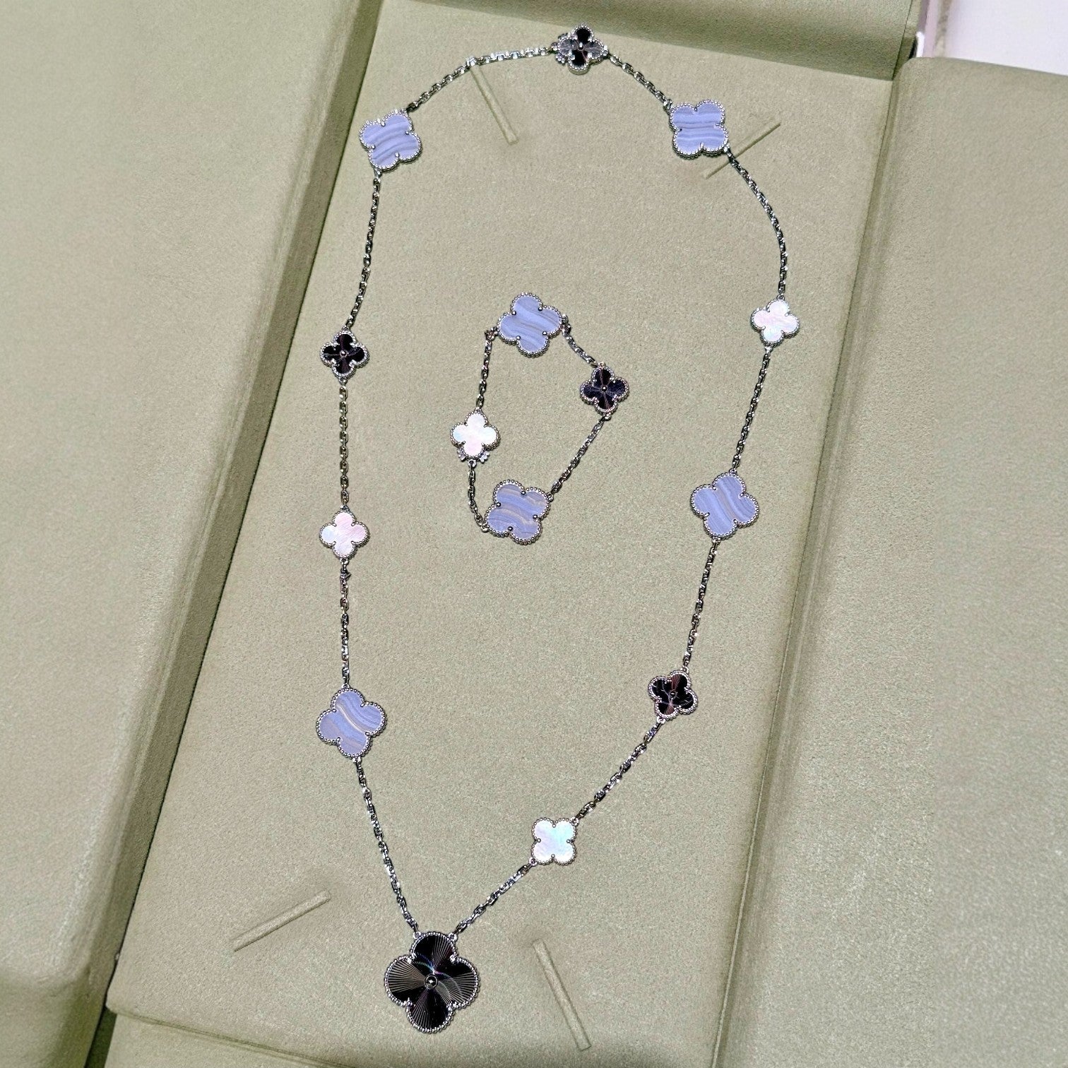 [⭐Shinejoy]DETACHABLE CLOVER 15(11+4) FLOWER SILVER NECKLACE SET
