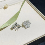 [Marin]BOUCLES D'OREILLES FRIVOLE FLEUR ARGENT ET DIAMANTS