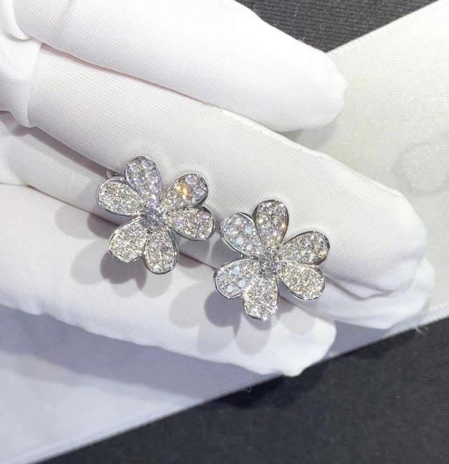 [Marin]BOUCLES D'OREILLES FRIVOLE FLEUR ARGENT ET DIAMANTS
