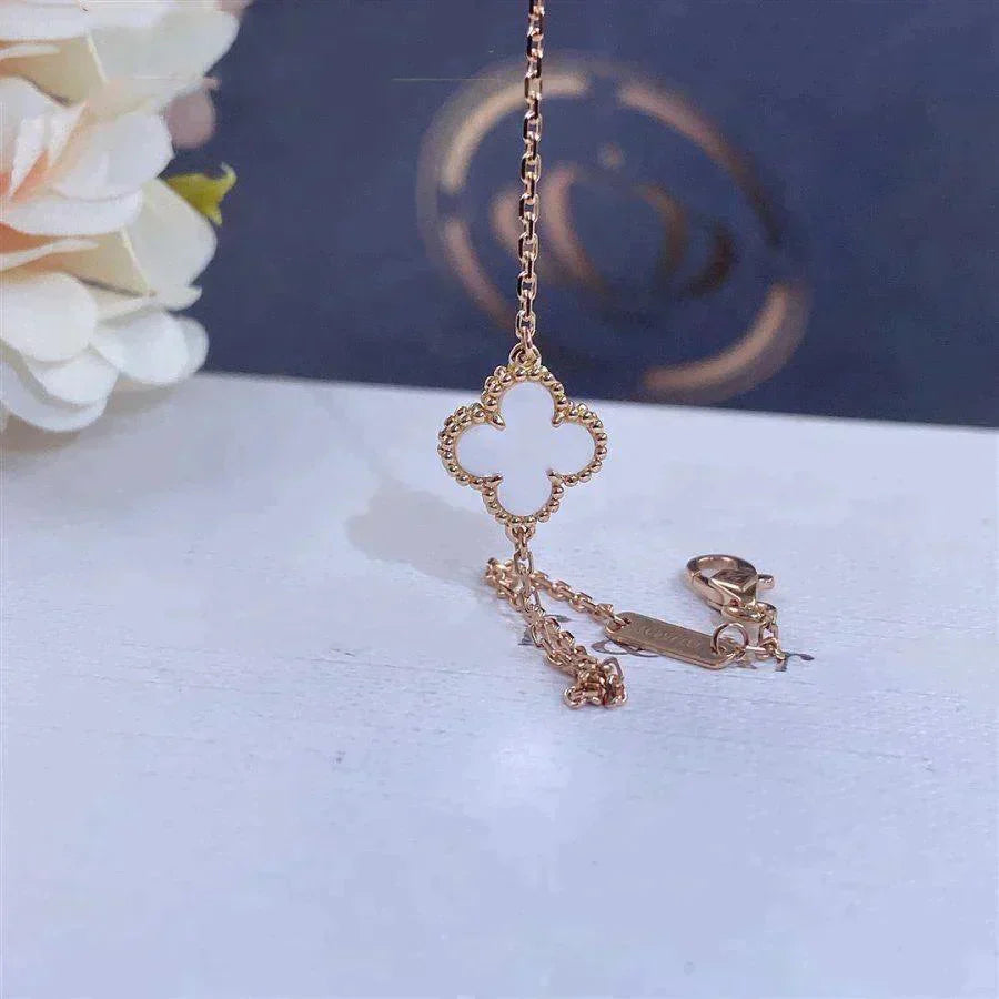 [Marin]CLOVER WHITE MOP SINGLE FLOWER BRACELET