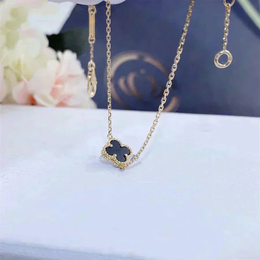 [Marin]CLOVER ONYX SINGLE FLOWER BRACELET