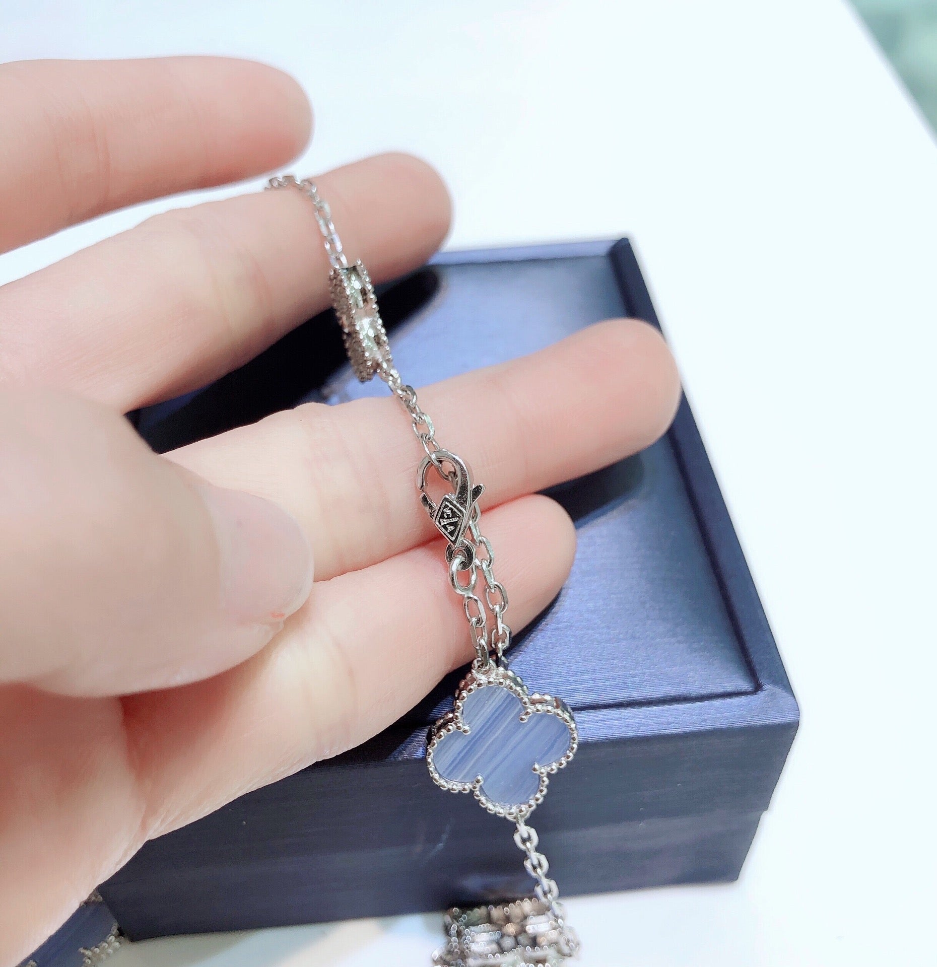 [Marin]CLOVER 10 MOTIFS CHALCEDONY DIAMONDS SILVER NECKLACE