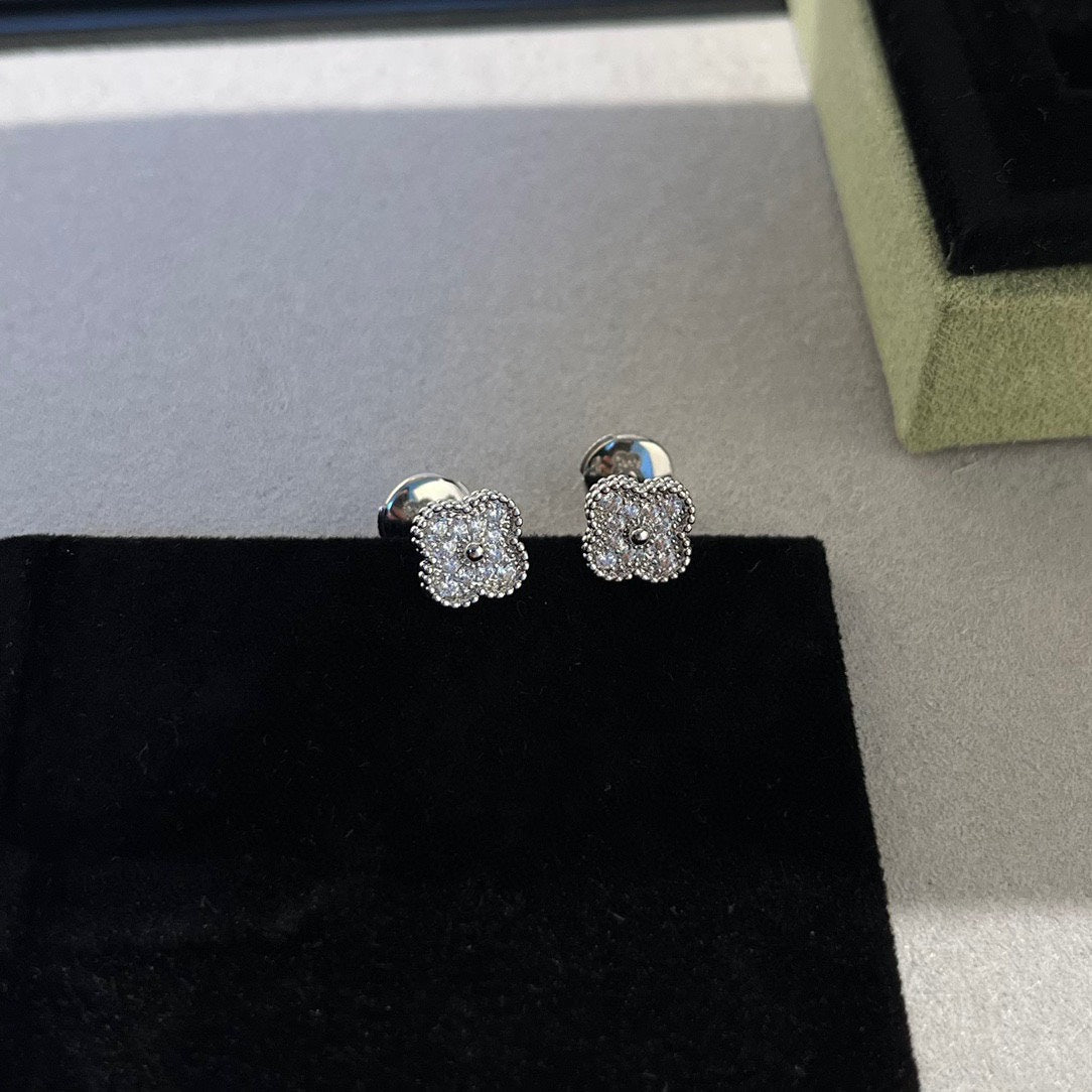 [Marin]CLOVER MINI DIAMOND STUD EARRINGS