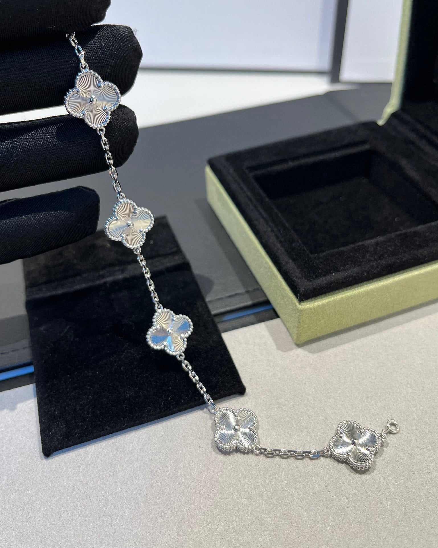 [⭐Shinejoy] CLOVER 5 MOTIF LASER BRACELET COLLECTION