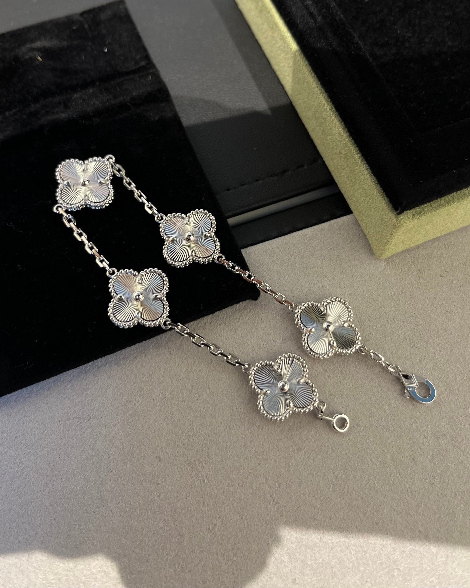 [⭐Shinejoy] CLOVER 5 MOTIF LASER BRACELET COLLECTION